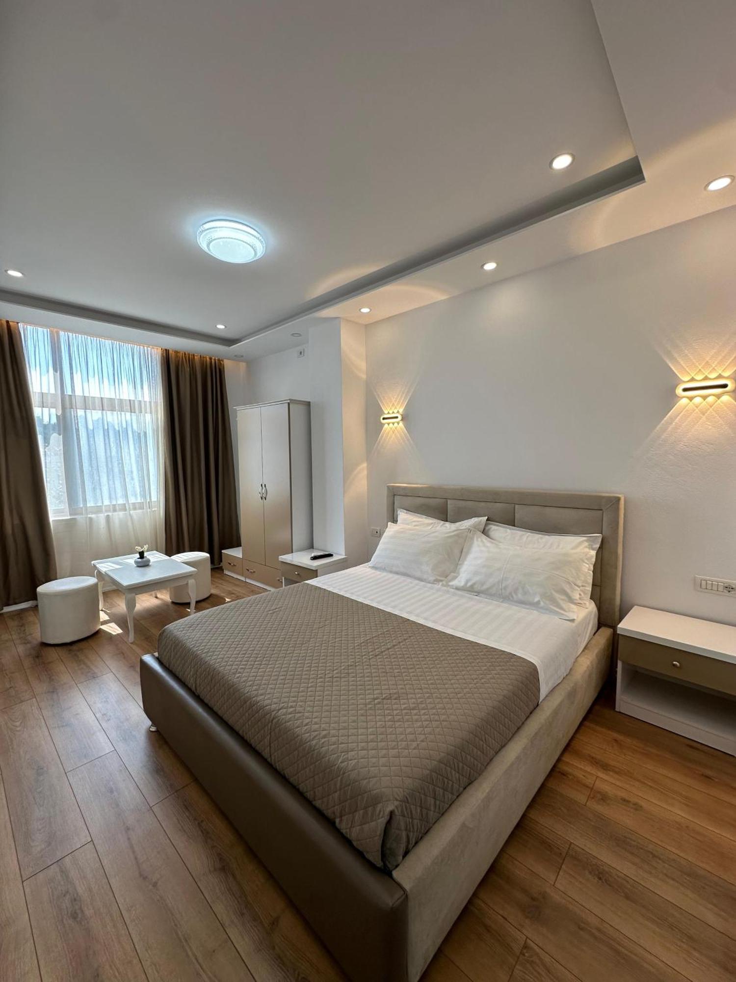 Hotel Arberia Тирана Екстер'єр фото