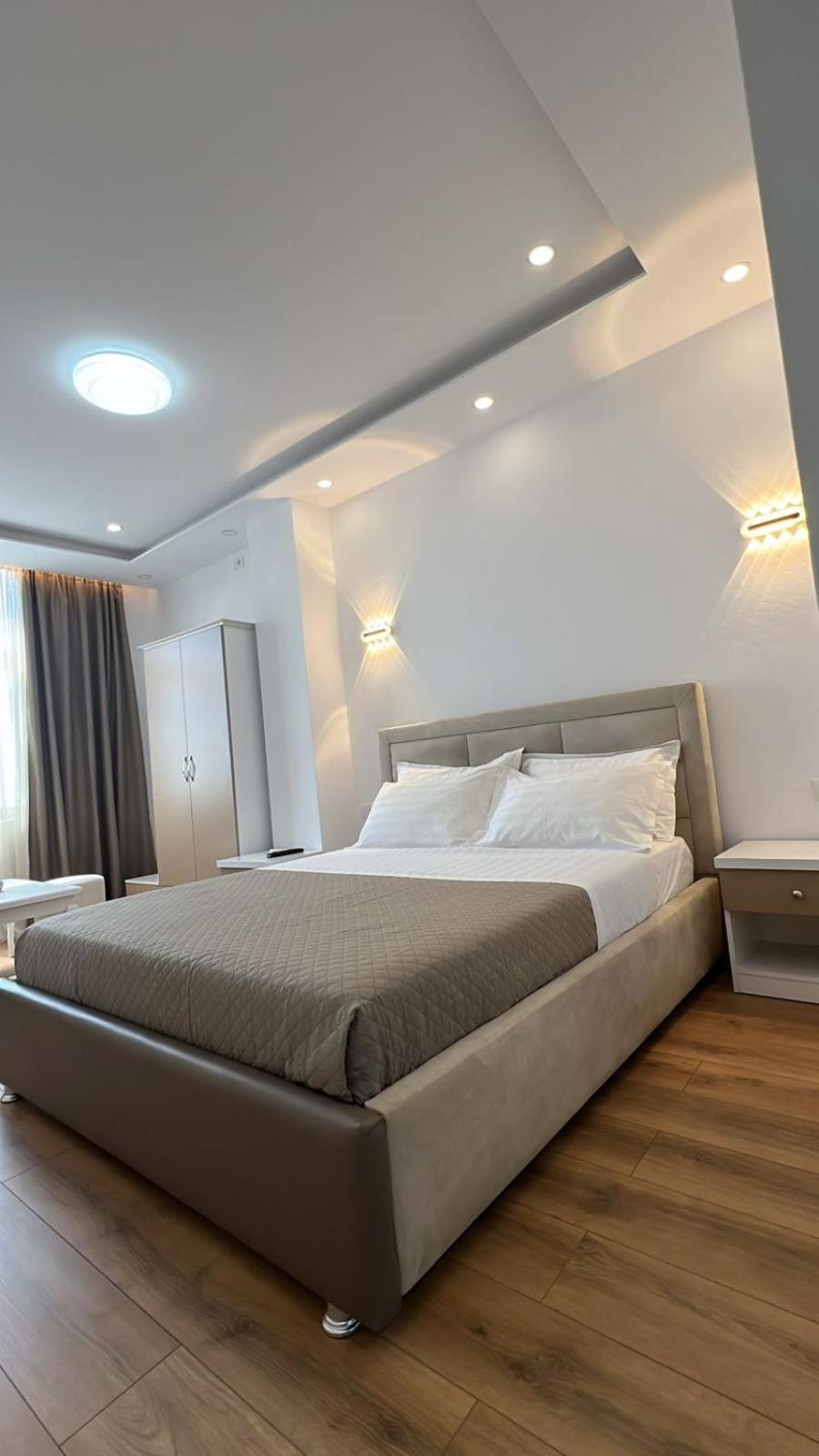 Hotel Arberia Тирана Екстер'єр фото