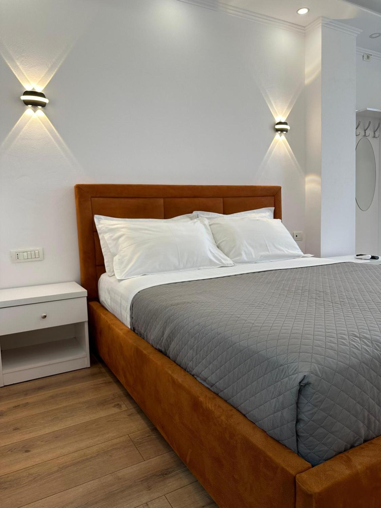Hotel Arberia Тирана Екстер'єр фото