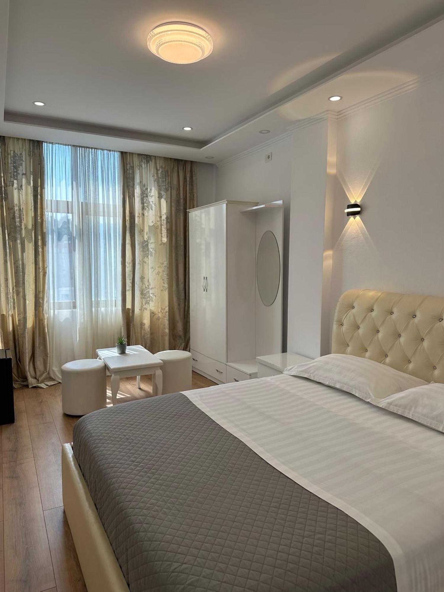 Hotel Arberia Тирана Екстер'єр фото