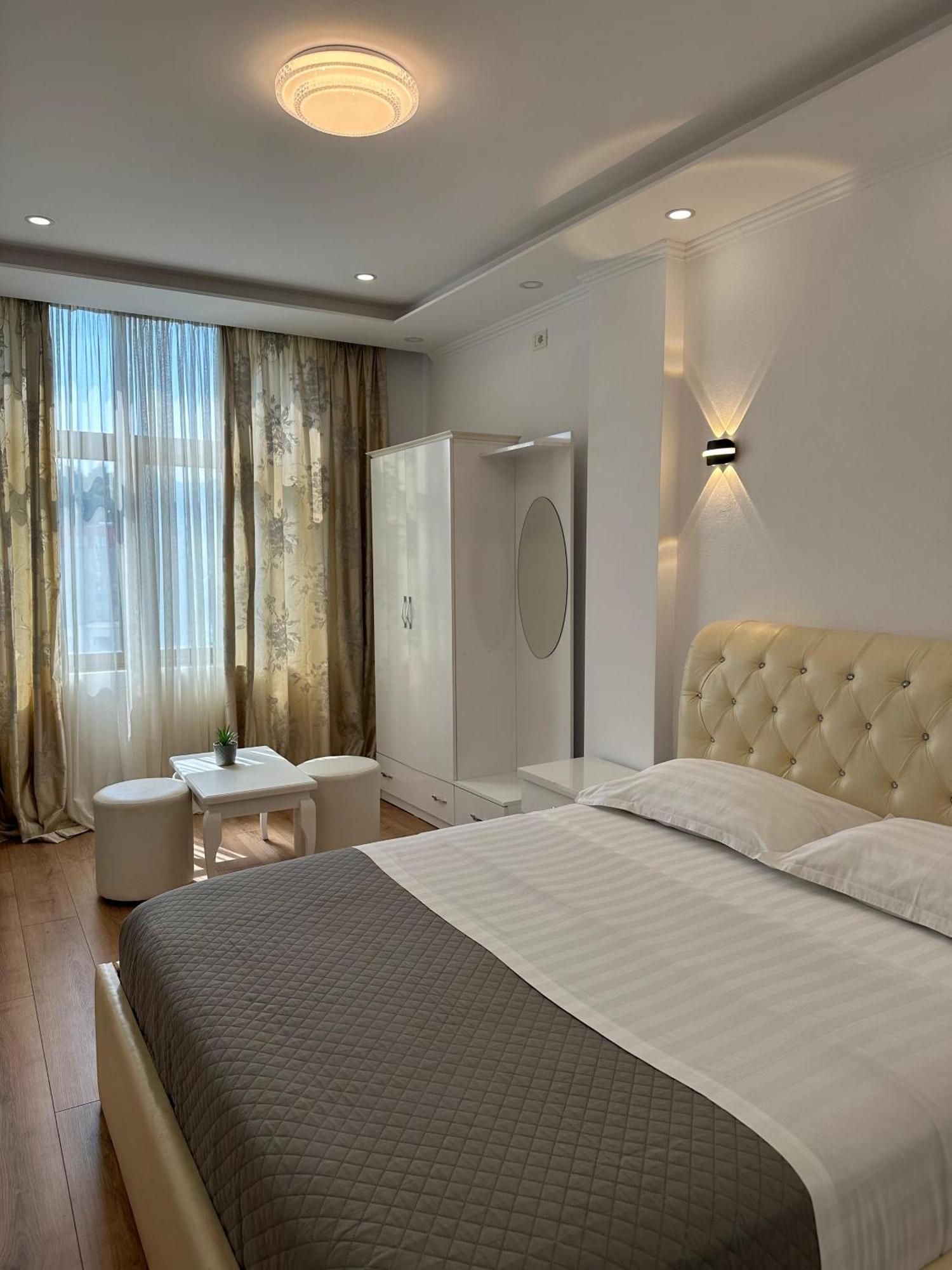 Hotel Arberia Тирана Екстер'єр фото