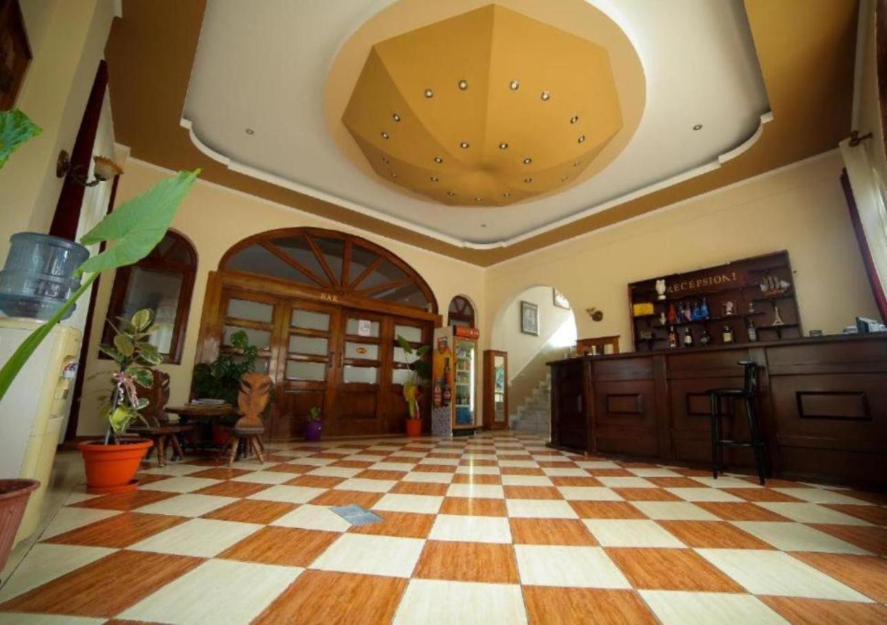 Hotel Arberia Тирана Екстер'єр фото