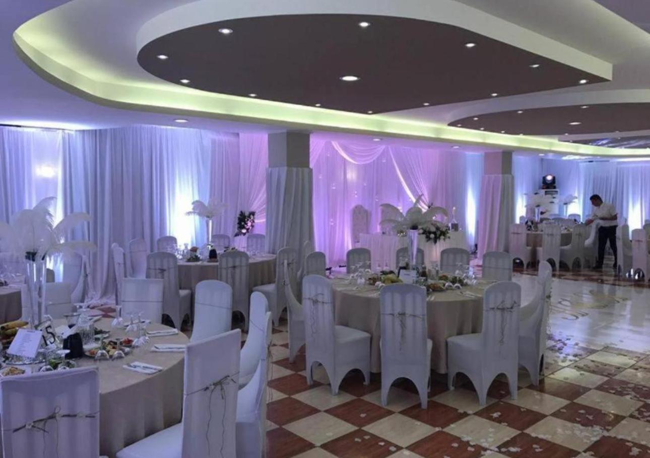 Hotel Arberia Тирана Екстер'єр фото