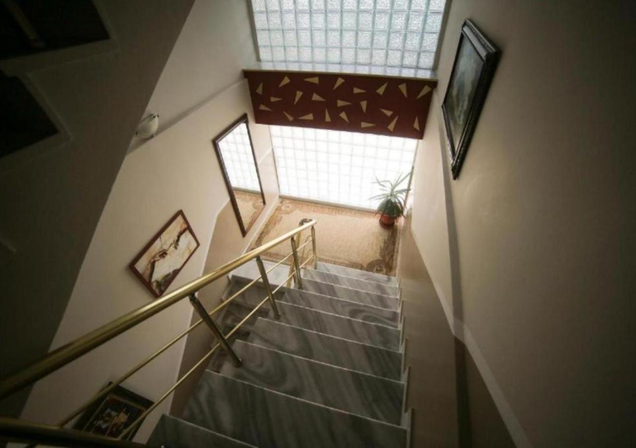 Hotel Arberia Тирана Екстер'єр фото