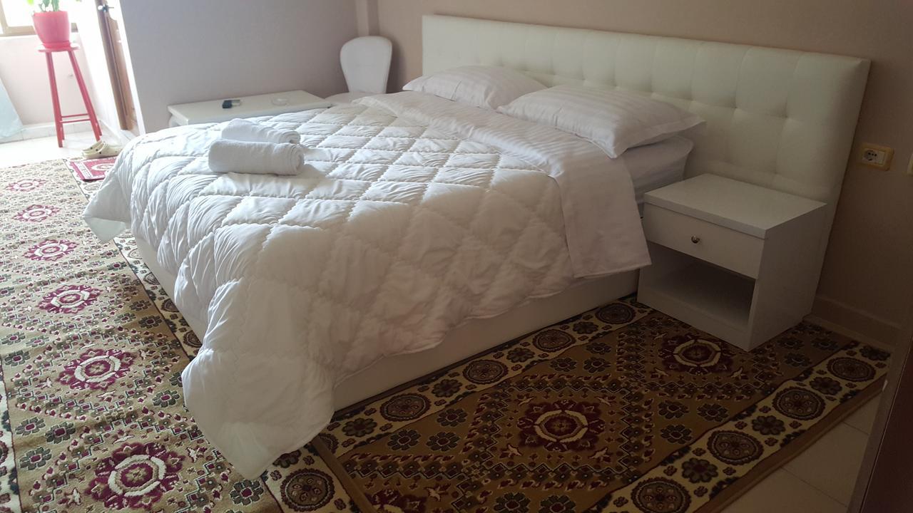 Hotel Arberia Тирана Екстер'єр фото