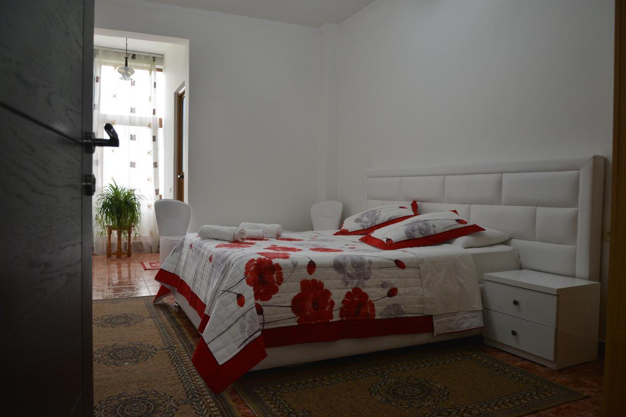 Hotel Arberia Тирана Екстер'єр фото