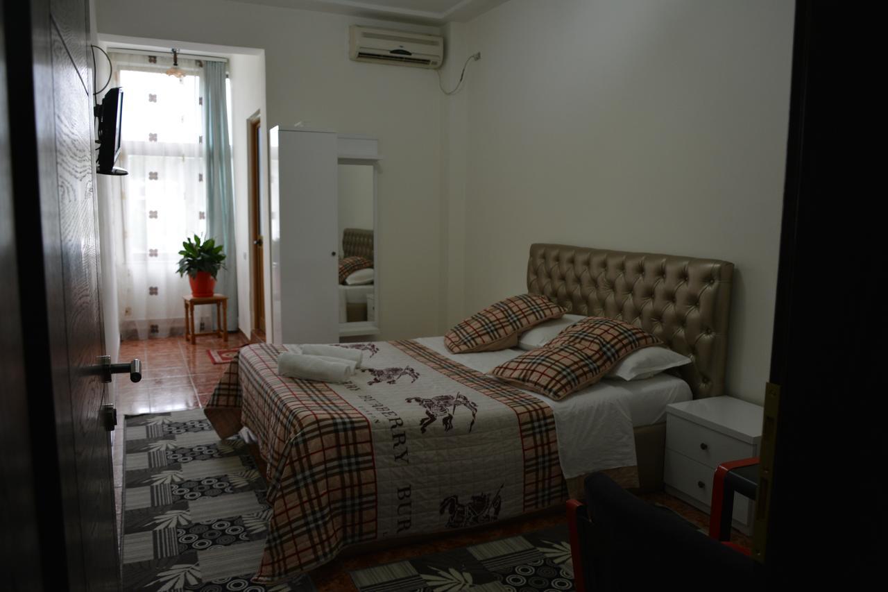Hotel Arberia Тирана Екстер'єр фото