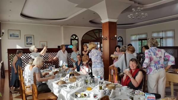 Hotel Arberia Тирана Екстер'єр фото