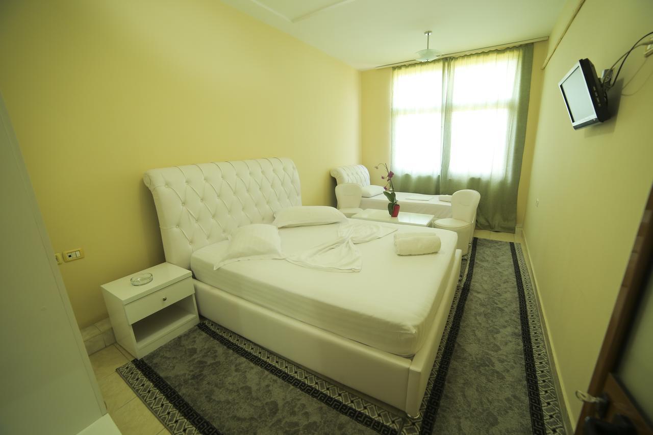 Hotel Arberia Тирана Екстер'єр фото